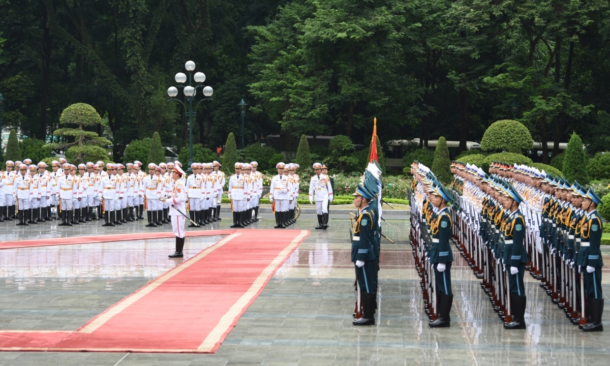 official welcome ceremony for japanese pm in hanoi picture 3