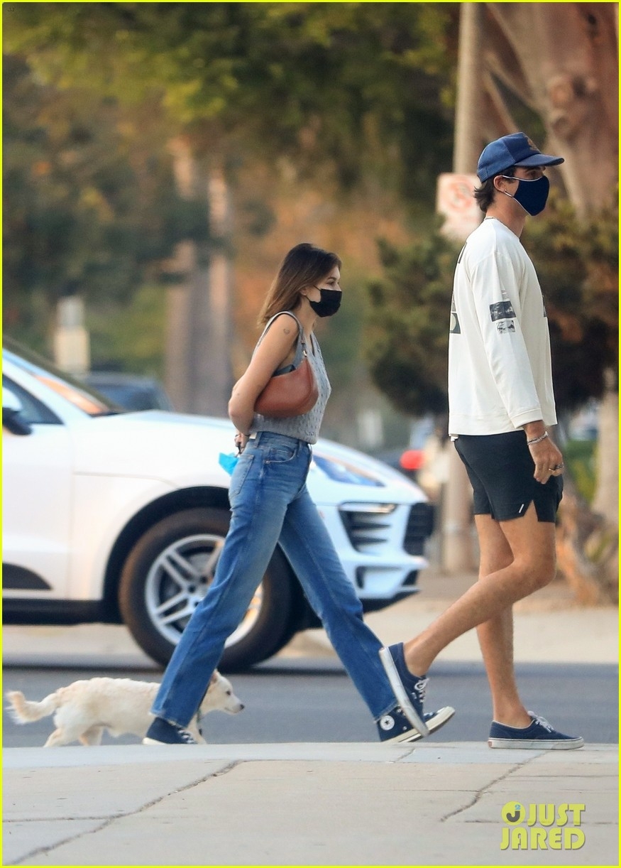 con gai cindy crawford va ban trai moi khoa moi ngot ngao o chon dong nguoi hinh anh 2