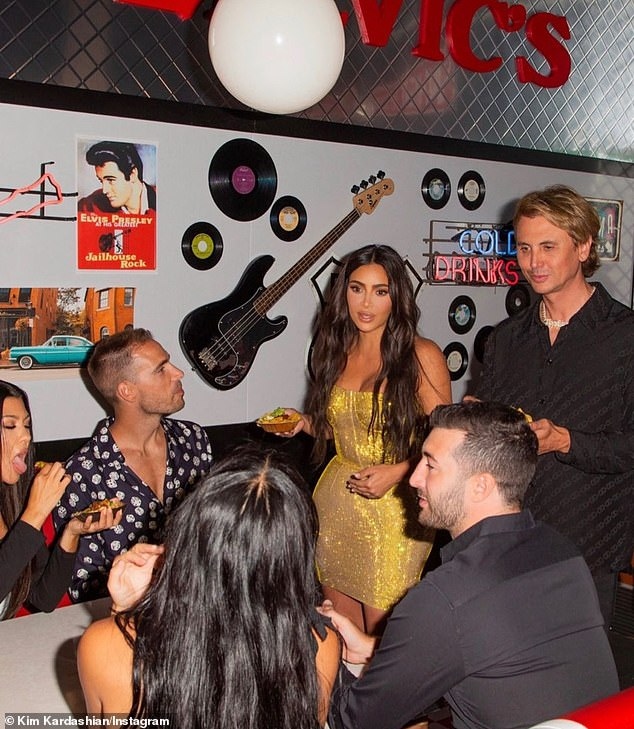 kim kardashian rang ro don sinh nhat tuoi 40 hinh anh 8