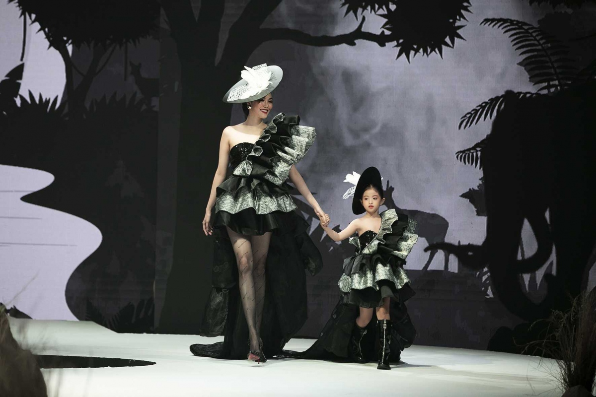 lan khue, truong quynh anh catwalk mo man vietnam junior fashion week 2020 hinh anh 11