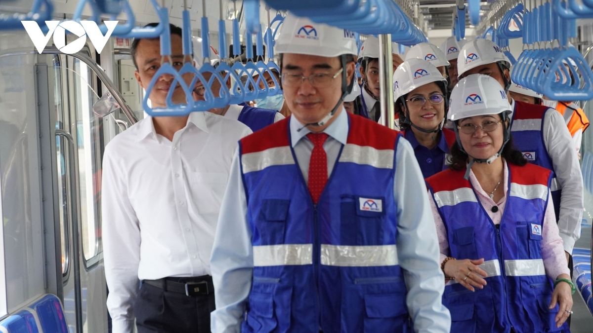 hcm city welcomes first train on metro line no 1 ben thanh - suoi tien picture 1