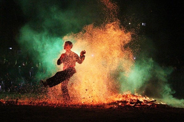 fire-jumping ceremony of red dao ethnic group becomes national intangible heritage picture 1