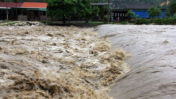 Lật thuyền khiến một người mất tích ở Nghệ An