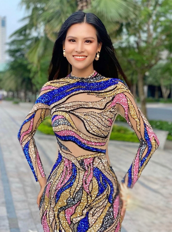 thai thi hoa competes in evening gown segment at miss earth 2020 picture 1