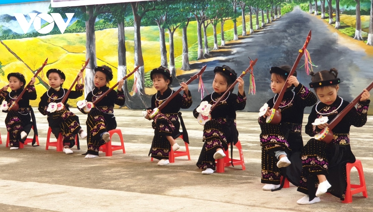 ethnic people preserve indigenous culture in northern vietnam picture 4