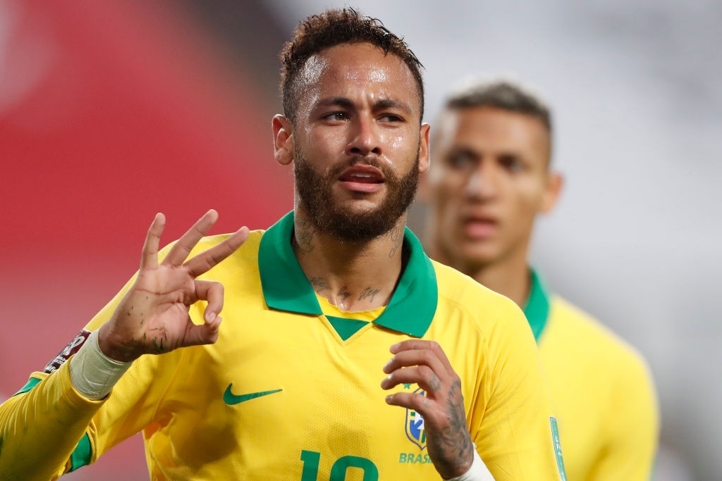 Neymar ghi hat-trick, Brazil đánh bại Peru để soán ngôi đầu của Argentina