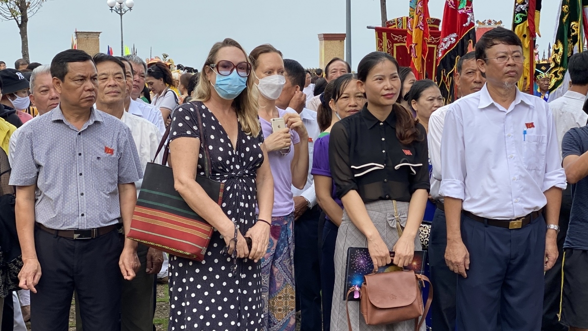 whale worshipping festival excites crowds in vung tau city picture 9