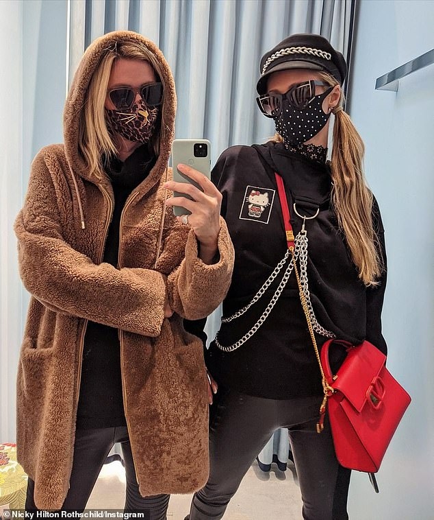 paris hilton sanh dieu di an trua cung em gai hinh anh 3