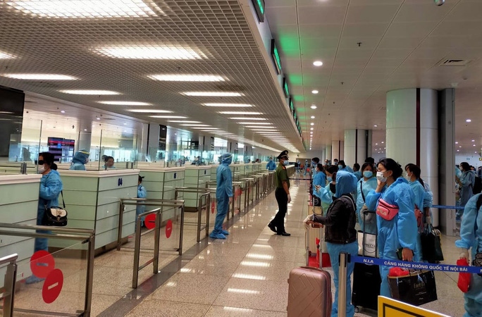 vietnam again temporarily suspends international flights picture 1