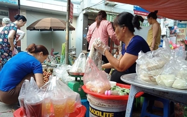 despite campaign, hanoi s markets still flooded with plastic waste picture 1 despite campaign, hanoi s markets still flooded with plastic waste picture 1