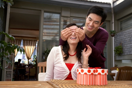 dấu hiệu của những người đàn ông yêu vợ 20-10 không tặng quà hình ảnh 2 dau hieu cua nhung nguoi dan ong yeu vo 20-10 khong tang qua hinh anh 2