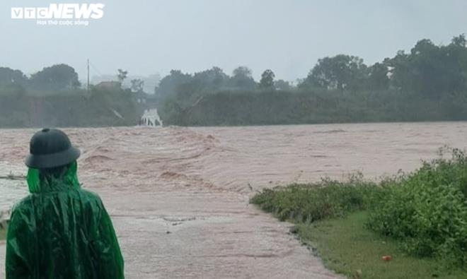 heavy rain and flash floods ravage mountainous districts in quang tri province picture 1