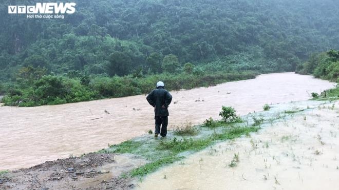 heavy rain and flash floods ravage mountainous districts in quang tri province picture 11