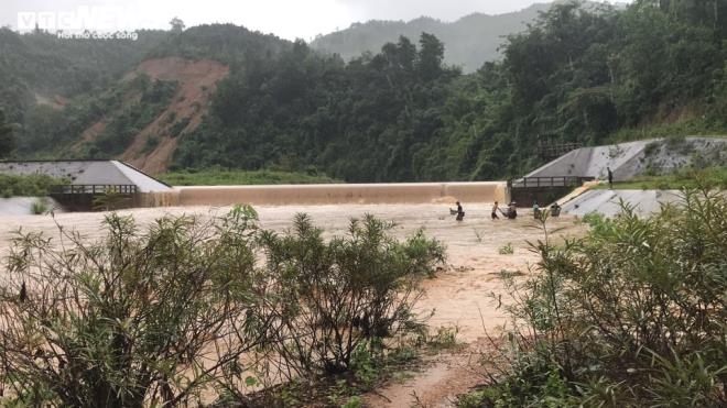 heavy rain and flash floods ravage mountainous districts in quang tri province picture 5