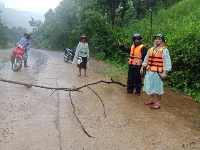 heavy rain and flash floods ravage mountainous districts in quang tri province picture 6