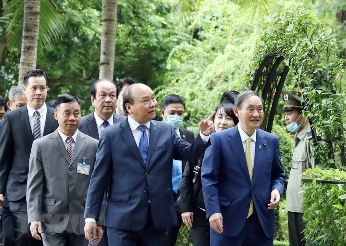 japanese prime minister visits president ho chi minh relic site picture 6