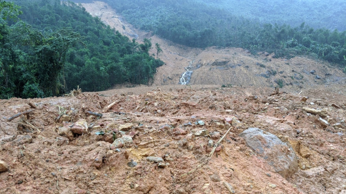 Mưa lớn, không thể mở đường vào hiện trường Thủy điện Rào Trăng 3