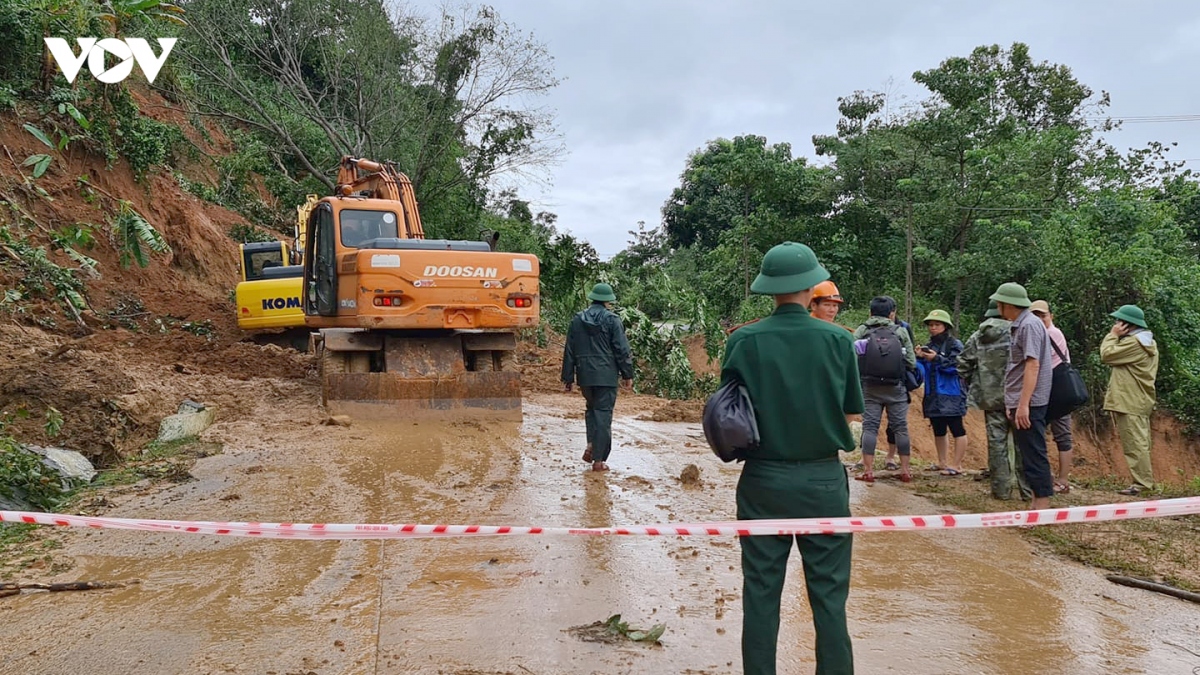 Ung cuu khan cap vu sat lo nghiem trong vui lap khoang 20 can bo chien si o quang tri hinh anh 1