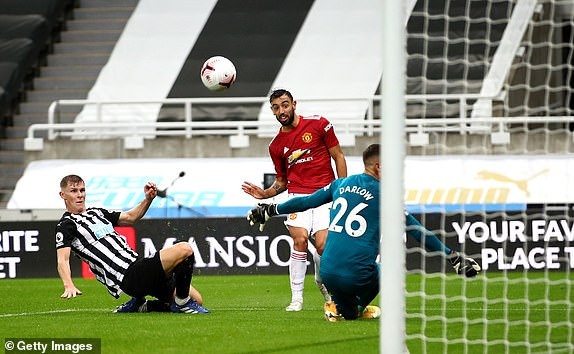 shaw dot luoi nha - bruno da hong phat den, mu van nguoc dong thang 4-1 truoc newcastle hinh anh 11