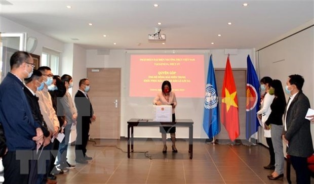 vietnamese representative agencies abroad raise funds for flood-hit people picture 1