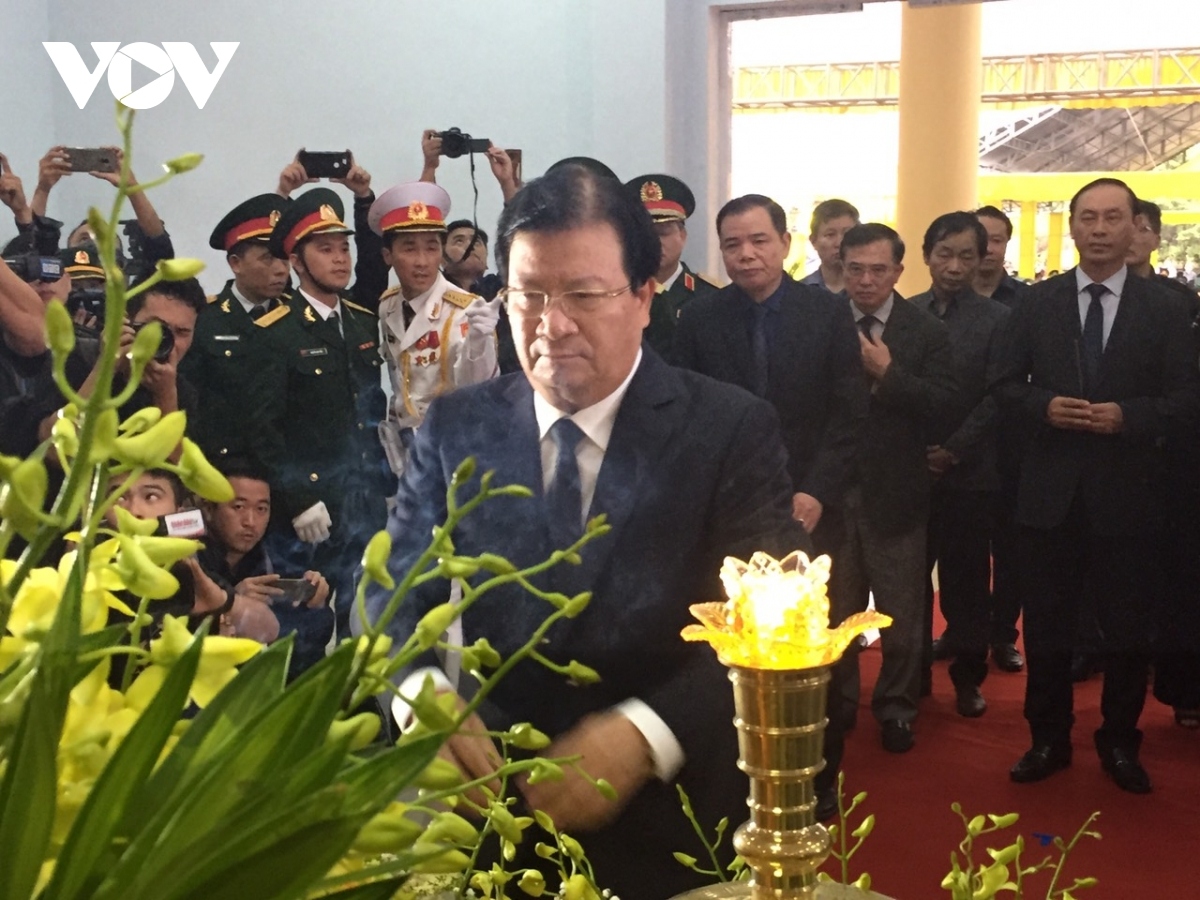 lễ viếng, truy điệu và tiễn đưa 13 liệt sĩ về nơi an nghỉ cuối cùng hình ảnh 2 le vieng, truy dieu va tien dua 13 liet si ve noi an nghi cuoi cung hinh anh 2