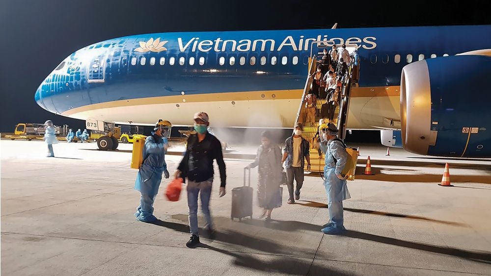 vietnam airlines repatriates more than 350 vietnamese citizens from canada, rok picture 1