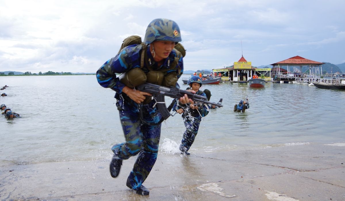  la chan thep bao ve binh yen bien, dao Dong bac cua to quoc hinh anh 1