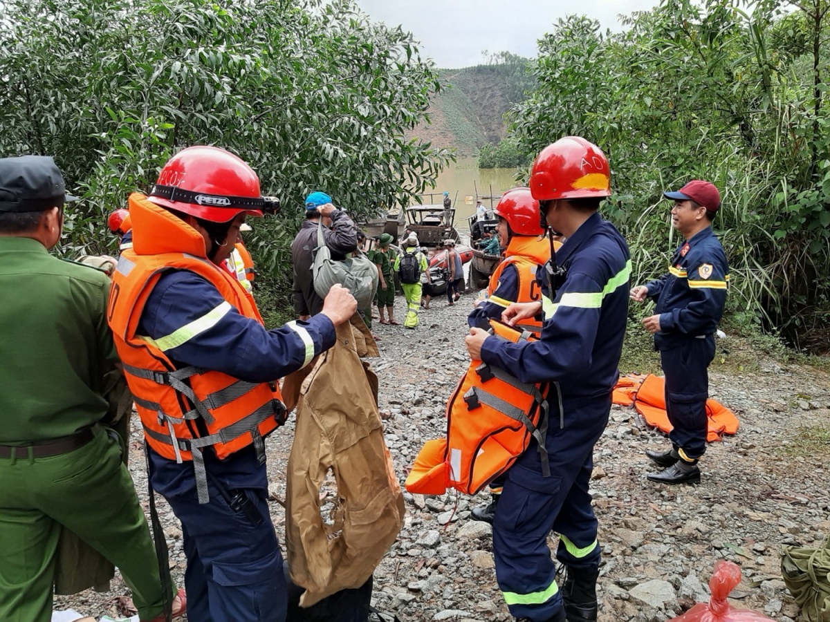 Vẫn còn 16 người ở Thủy điện Rào Trăng 3 mất tích