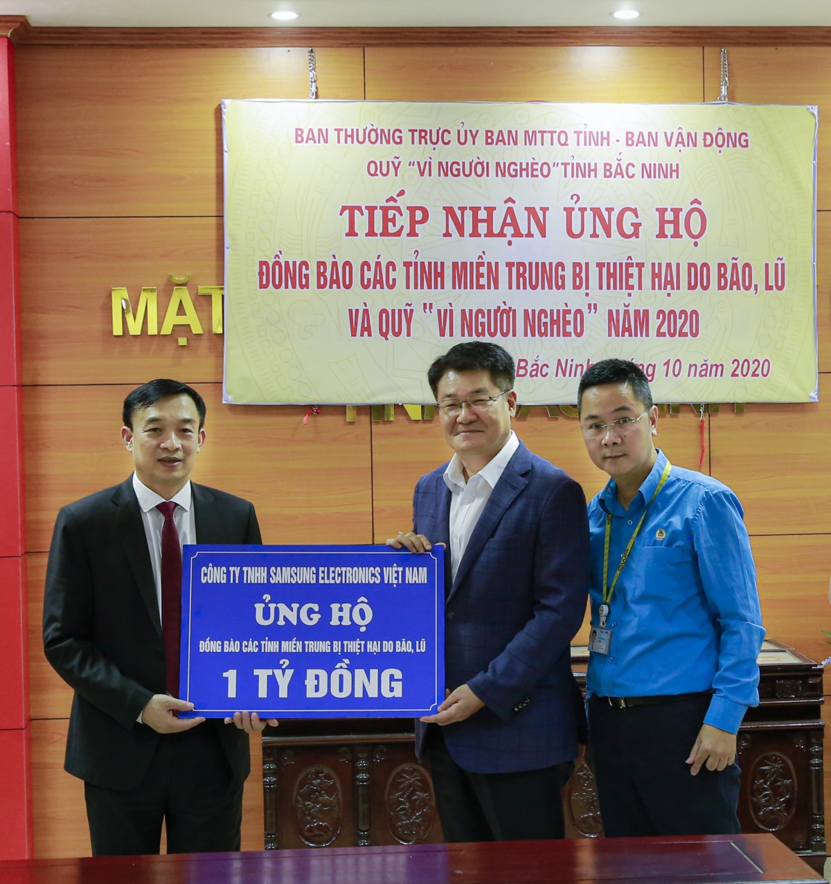 cac nha may va nhan vien samsung viet nam ung ho 5 ty dong cho dong bao mien trung hinh anh 2