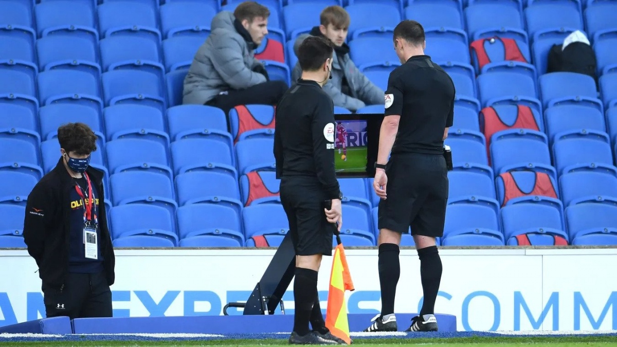 brighton 1-1 liverpool mat diem phut cuoi, nghiet nga var hinh anh 9