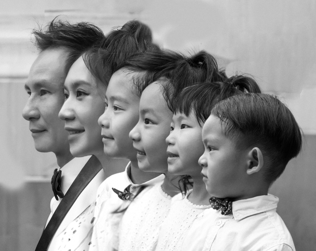 Lý Hải - Minh Hà cùng 4 con chụp ảnh kỷ niệm 10 năm ngày cưới | VOV.VN
