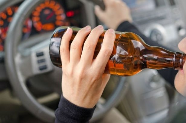 Trưởng phòng bị kỷ luật vì lái ô tô sau khi uống rượu | VOV.VN