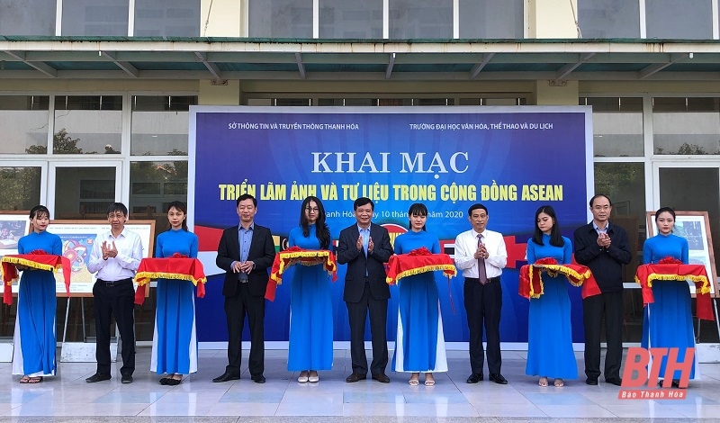 exhibition highlighting asean community opens in thanh hoa picture 1