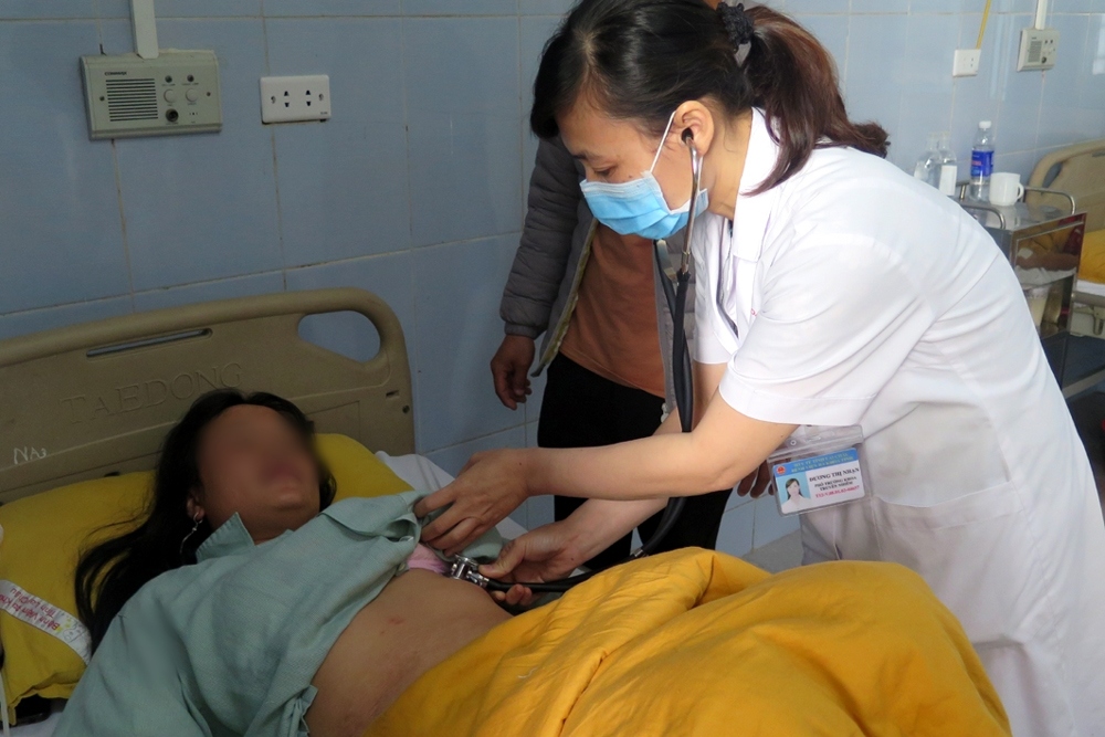 7 nguoi tai lai chau nhap vien nghi ngo doc thuc pham sau khi an cuoi hinh anh 2