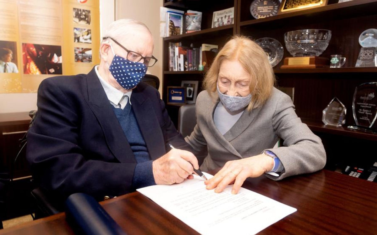 nhung vi ty phu khong tiec tien lam tu thien hinh anh 3