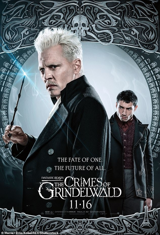 Johnny Depp bị buộc phải rời khỏi "Fantastic Beasts" sau vụ thua kiện tờ The Sun.