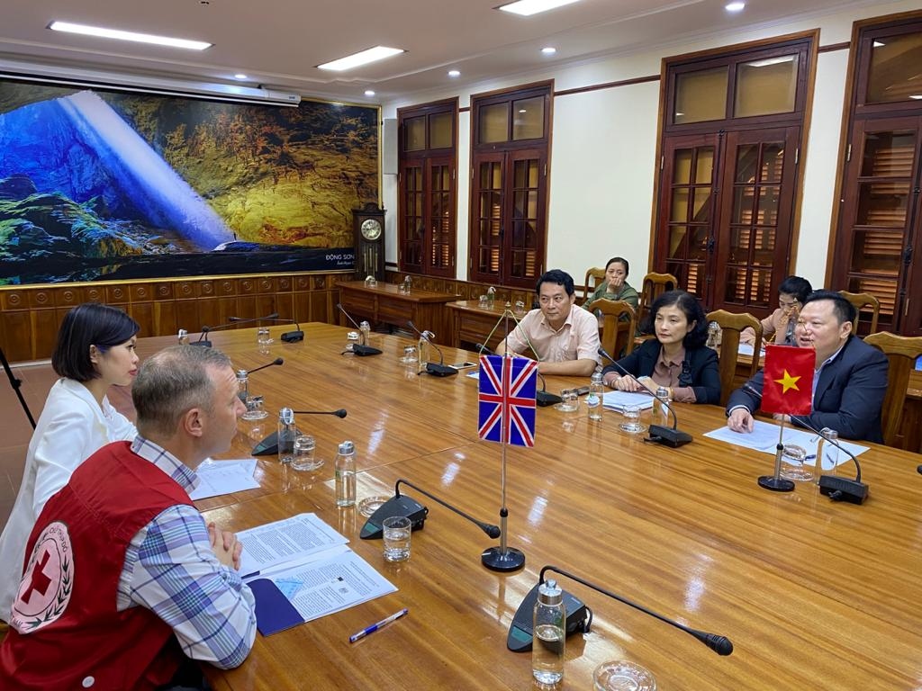 british ambassador presents gifts to flood victims in quang binh picture 6