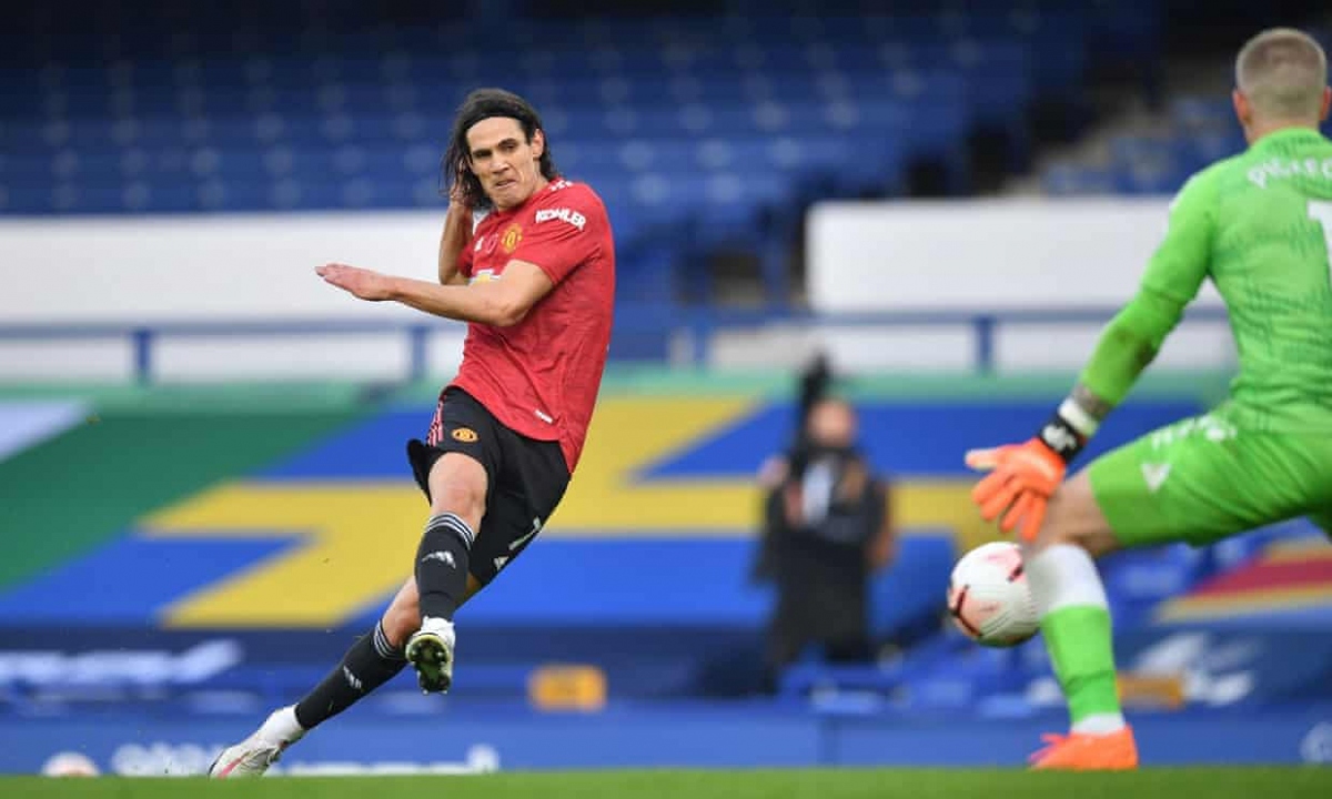 everton 1-3 mu bruno toa sang ruc ro, cavani mo tai khoan ban thang hinh anh 4