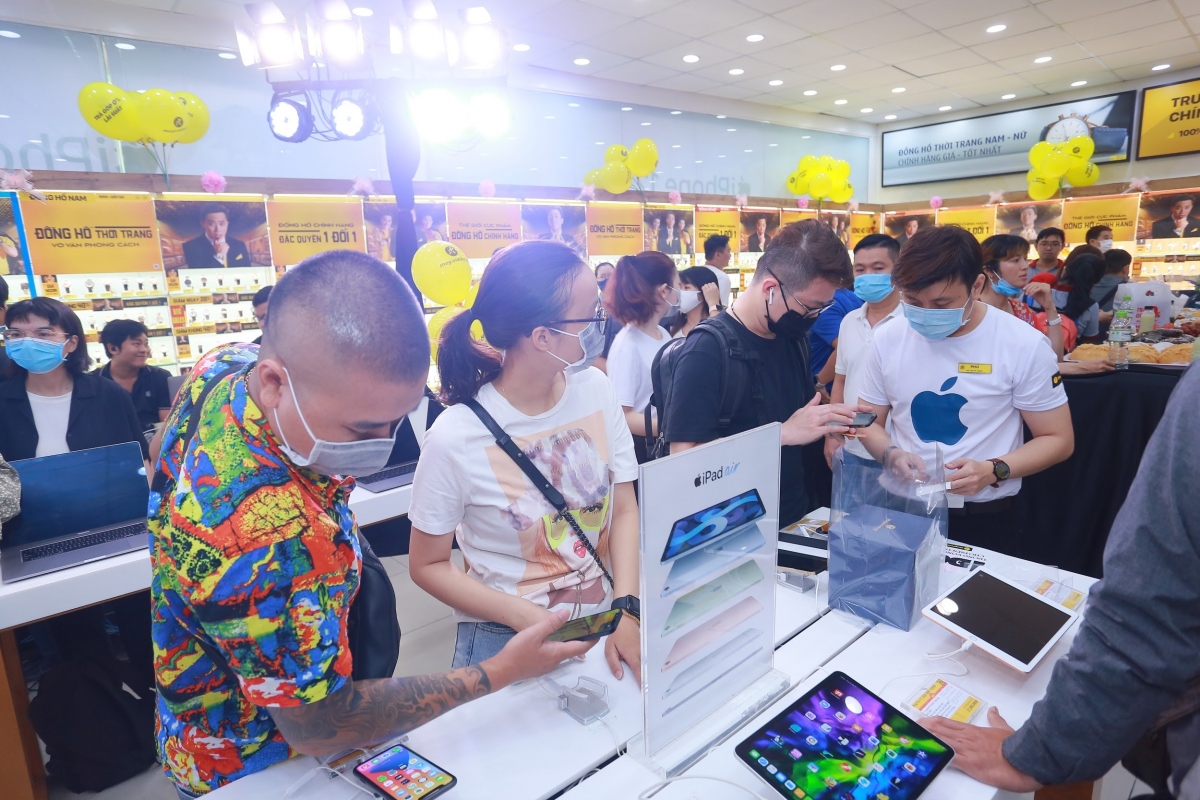 ngày mở bán iphone 12 tại thế giới di Động Đông nghịt khách từ online đến offline hình ảnh 5 ngay mo ban iphone 12 tai the gioi di Dong Dong nghit khach tu online den offline hinh anh 5