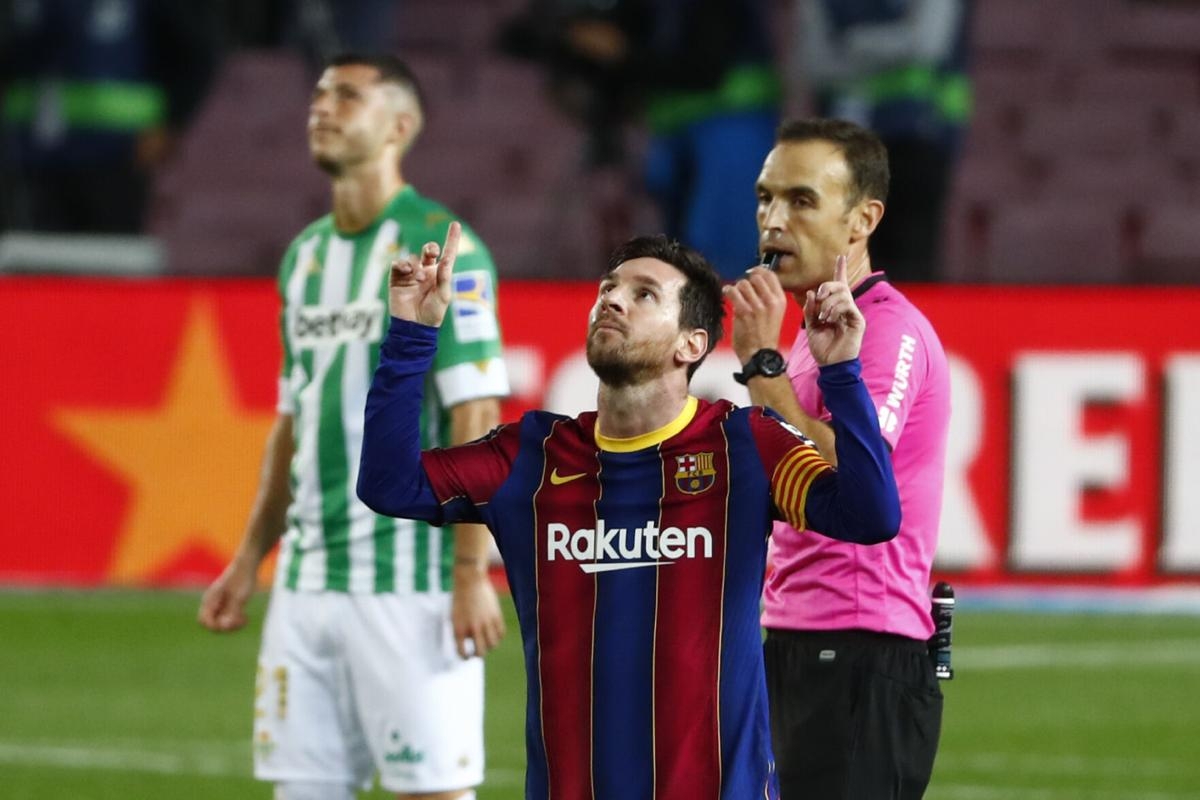 Messi lập cú đúp, Barca thắng dễ Betis