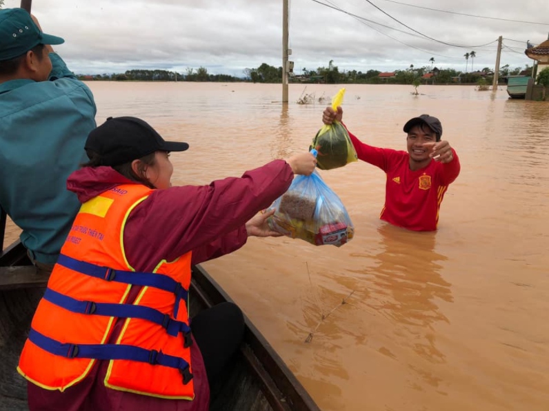 disaster relief when foreign friends show kind support to vietnam picture 1