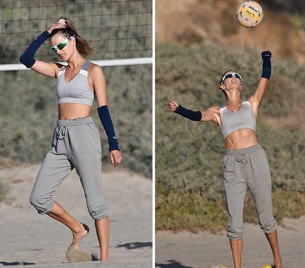  thien than alessandra ambrosio mac croptop khoe eo thon tren bai bien hinh anh 5