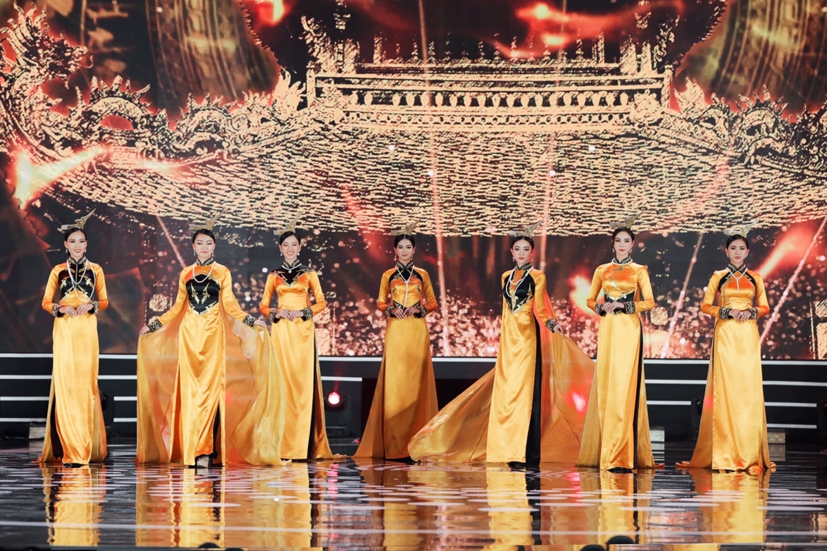 beauty queens shine in ao dai at miss vietnam 2020 finale picture 10