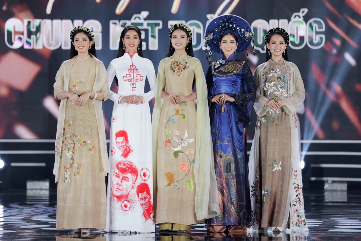 beauty queens shine in ao dai at miss vietnam 2020 finale picture 15