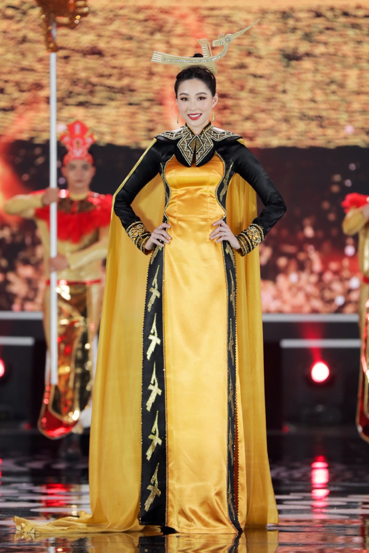 beauty queens shine in ao dai at miss vietnam 2020 finale picture 3