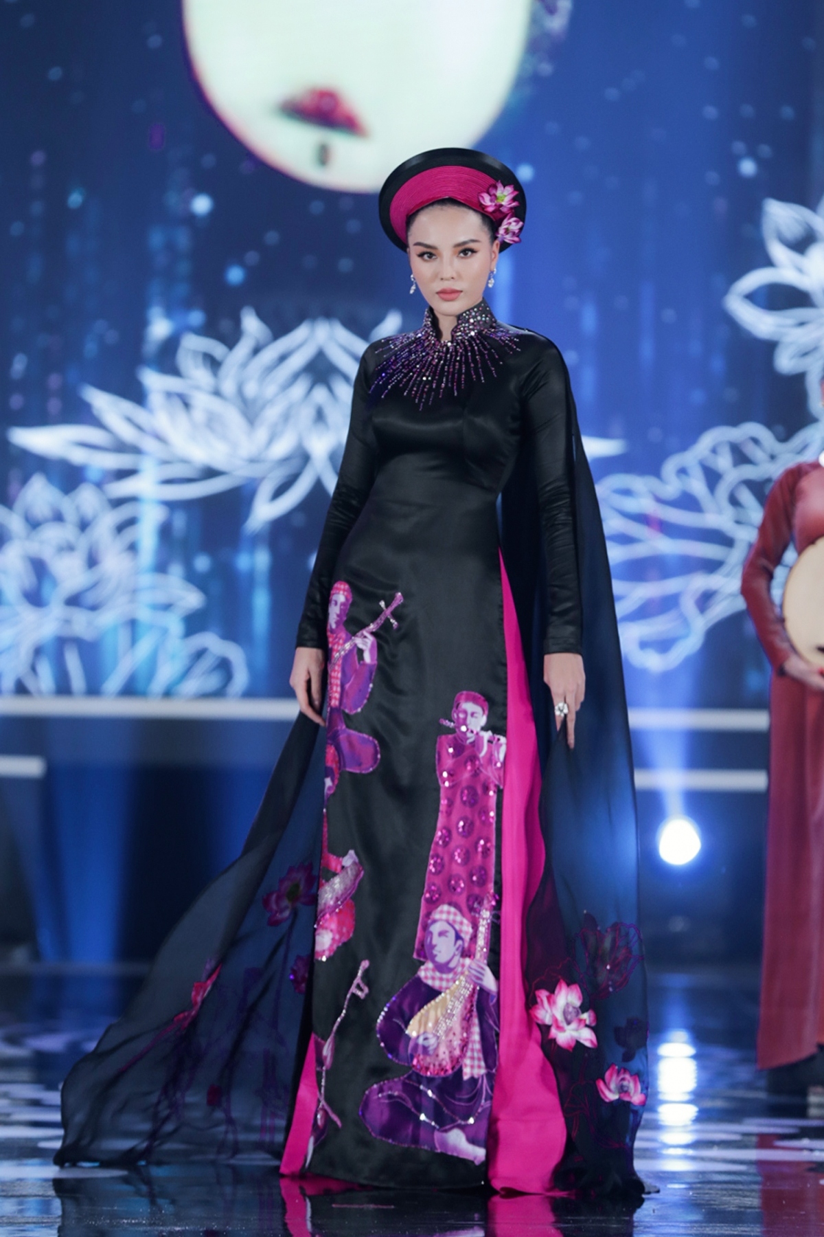 beauty queens shine in ao dai at miss vietnam 2020 finale picture 4