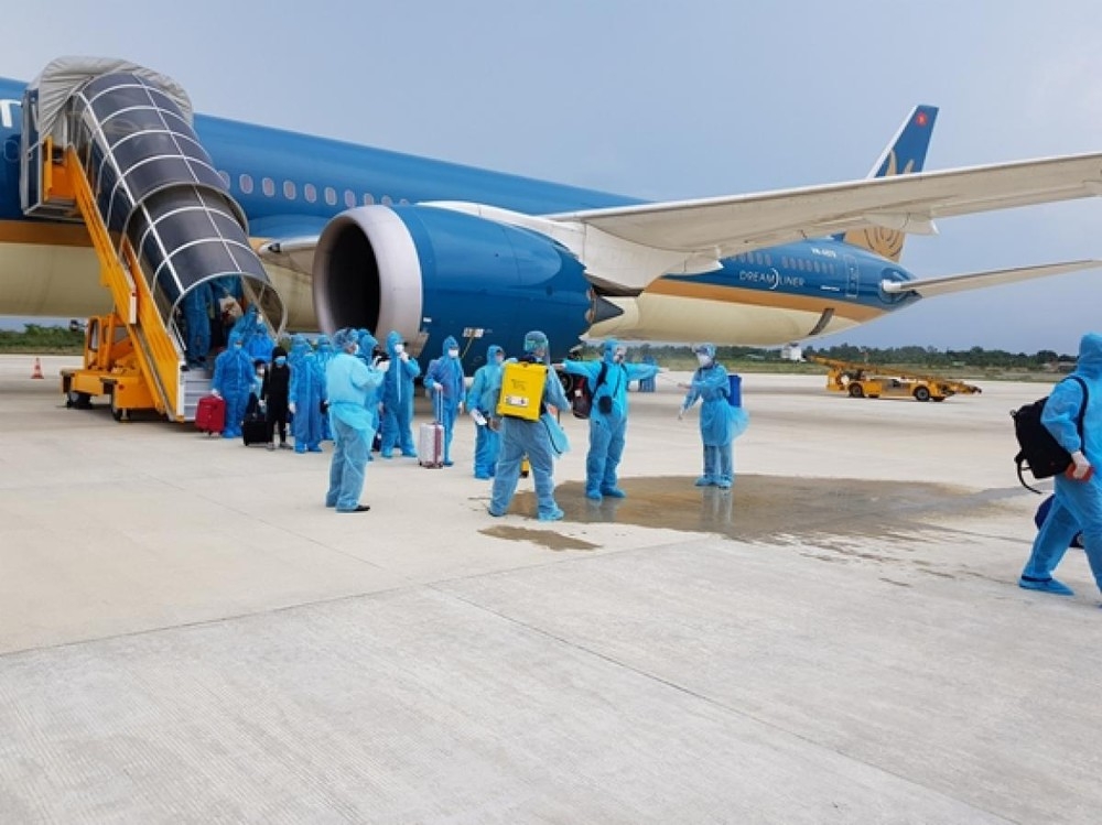 More than 320 Vietnamese citizens arrive home safely from Germany, Netherlands