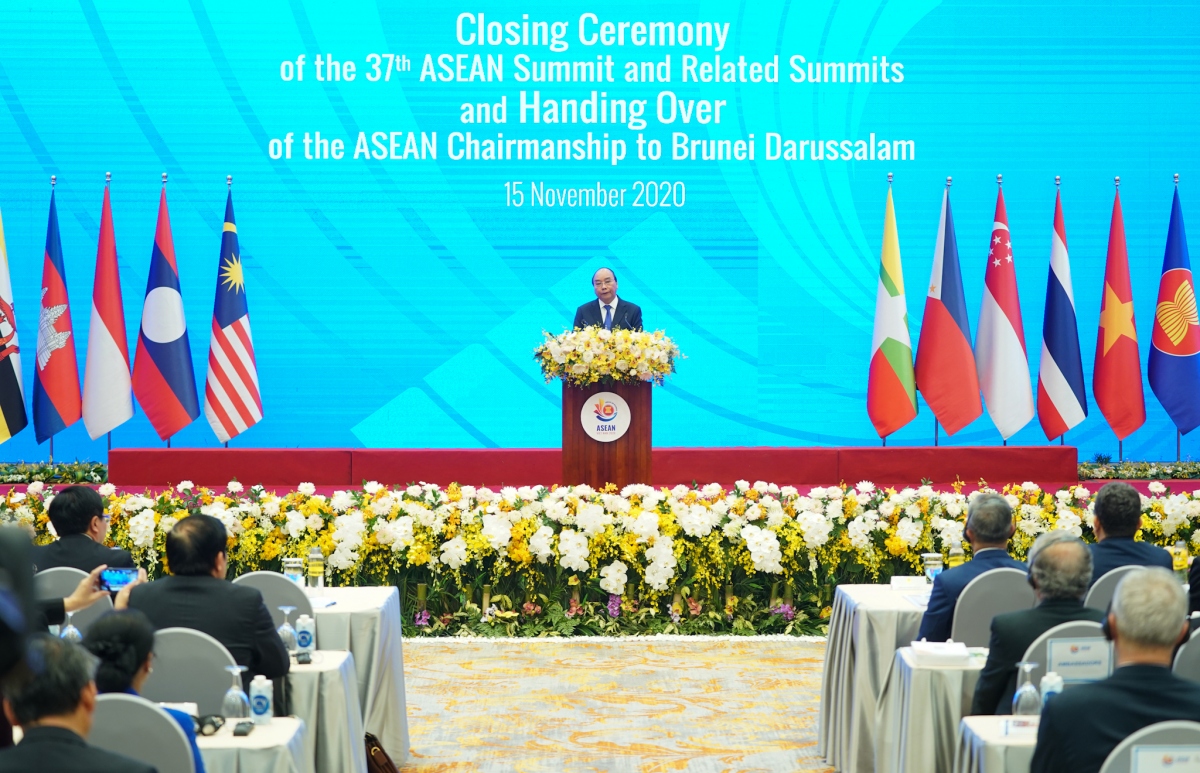 vietnam hands over asean chairmanship to brunei picture 2