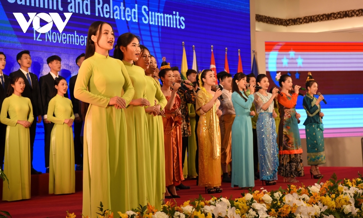 hanoi welcomes start of 37th asean summit and related summits picture 5