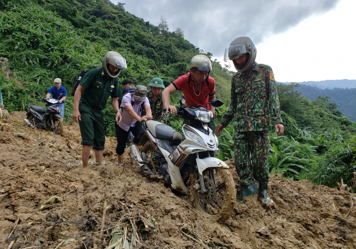 Bộ đội Biên phòng Quảng Nam căng mình giúp dân vùng sạt lở